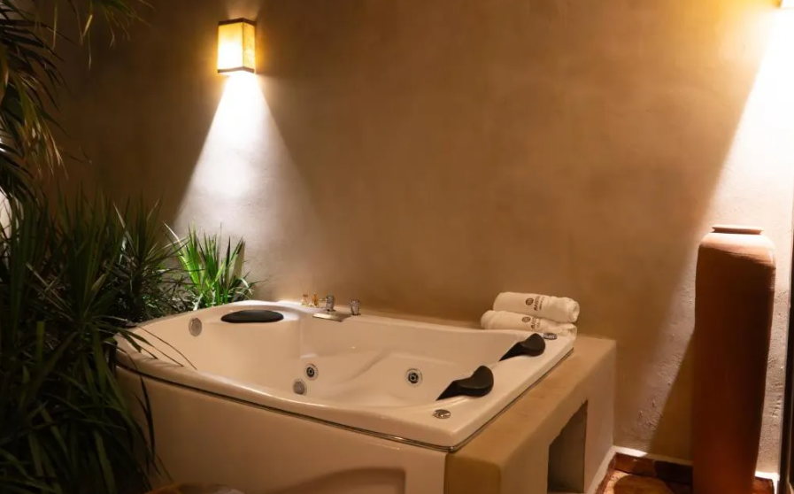 Mantra | Suite Deluxe con bañera de hidromasaje