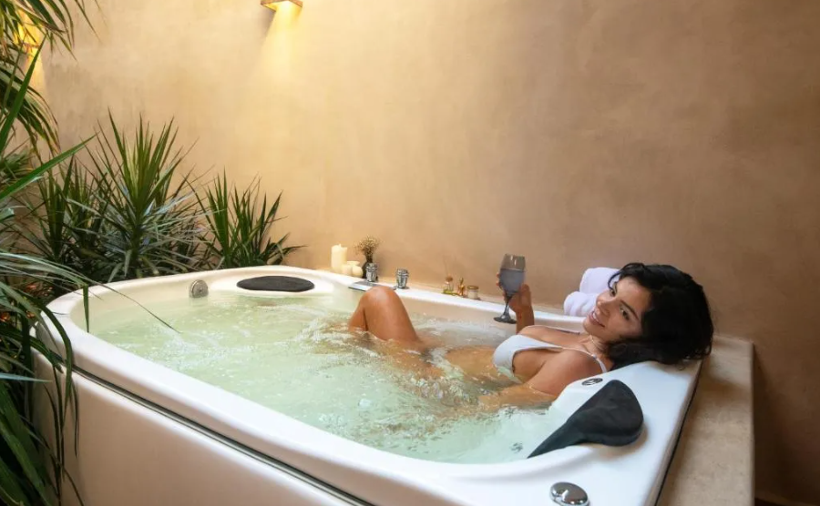 Mantra | Suite Deluxe con bañera de hidromasaje